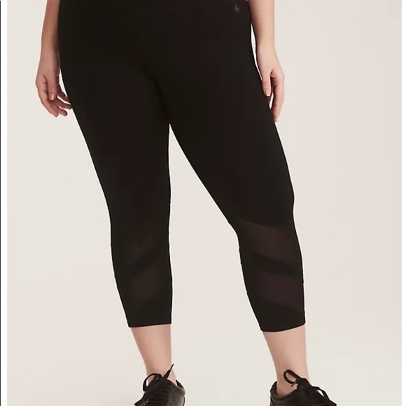 Torrid Active Capris - Picture 1 of 5